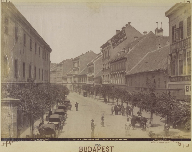 "Az egykori Újvilág, ma Semmelweis utca panorámaképe. A felvétel 1890 után készült." A kép forrását kérjük így adja meg: Fortepan / Budapest Főváros Levéltára. Levéltári jelzet: HU.BFL.XV.19.d.1.08.014
